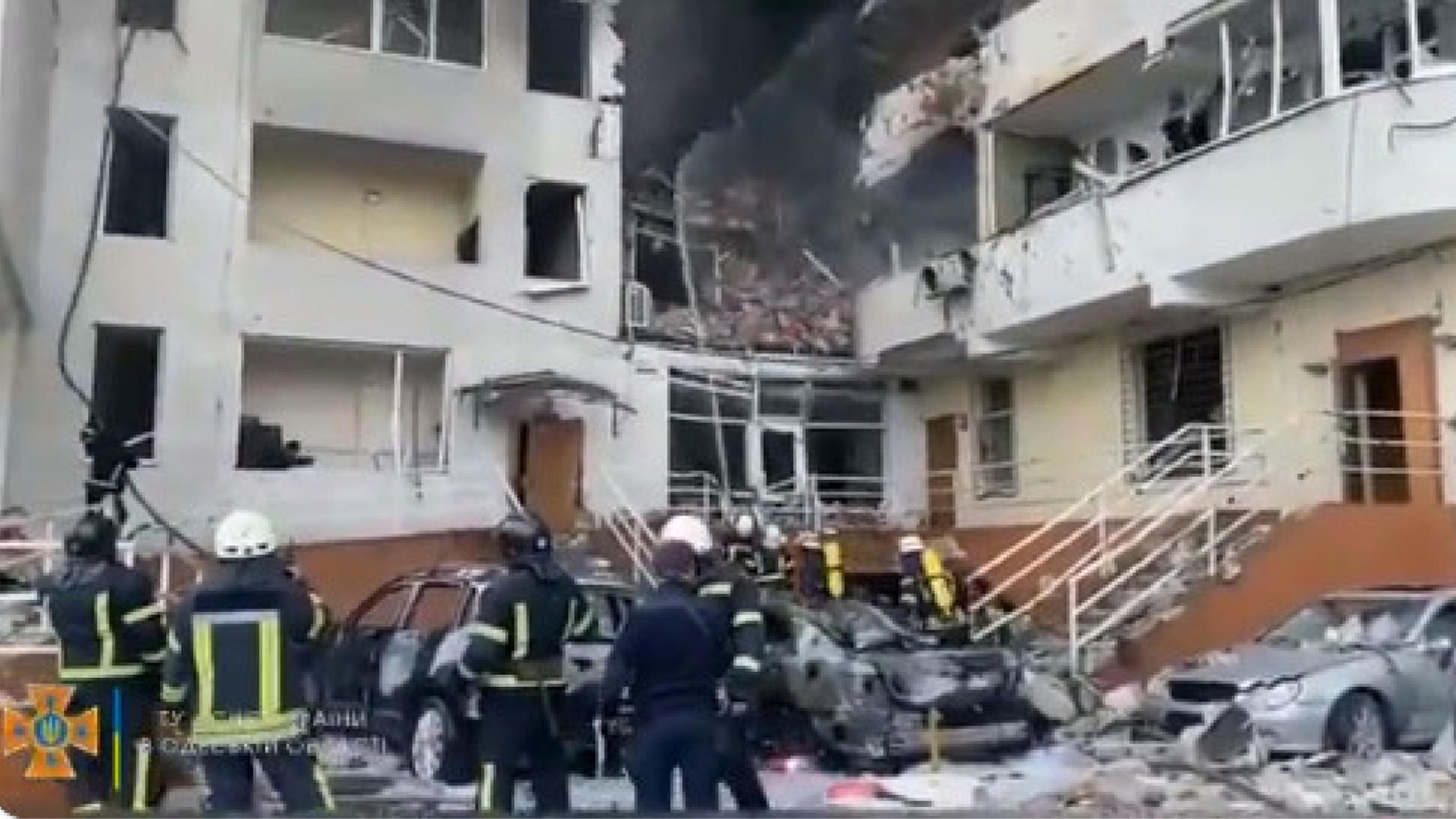 Odessa: spento l'incendio in un grattacielo causato dai bombardamenti nemici.