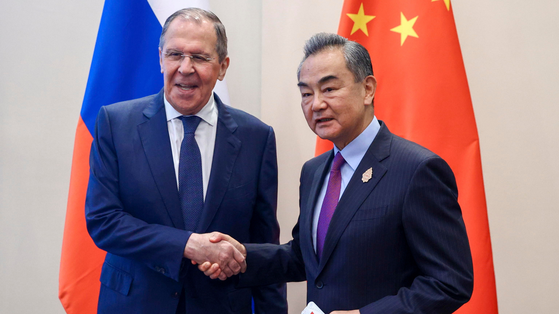Lvrov e Wang Yi al G20 di Bali