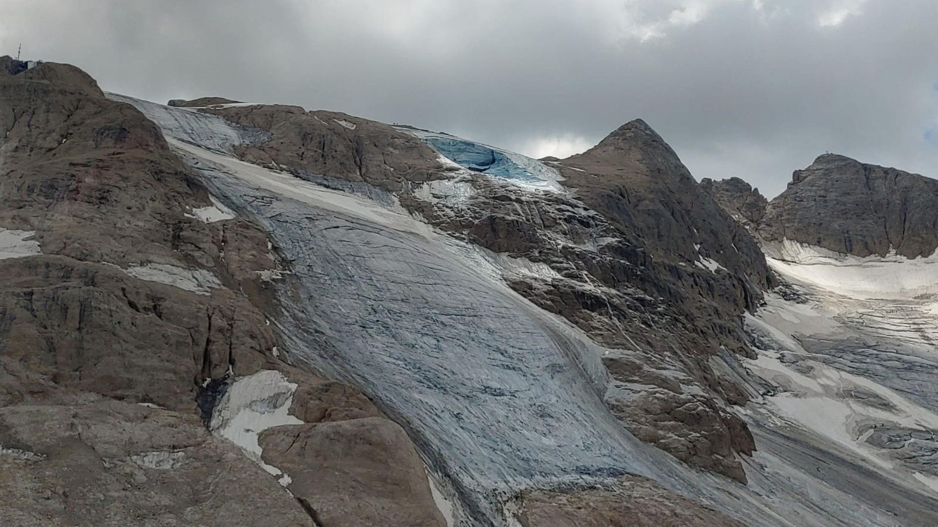 CROLLA UN SERACCO SULLA MARMOLADA, SEI MORTI E 8 FERITI