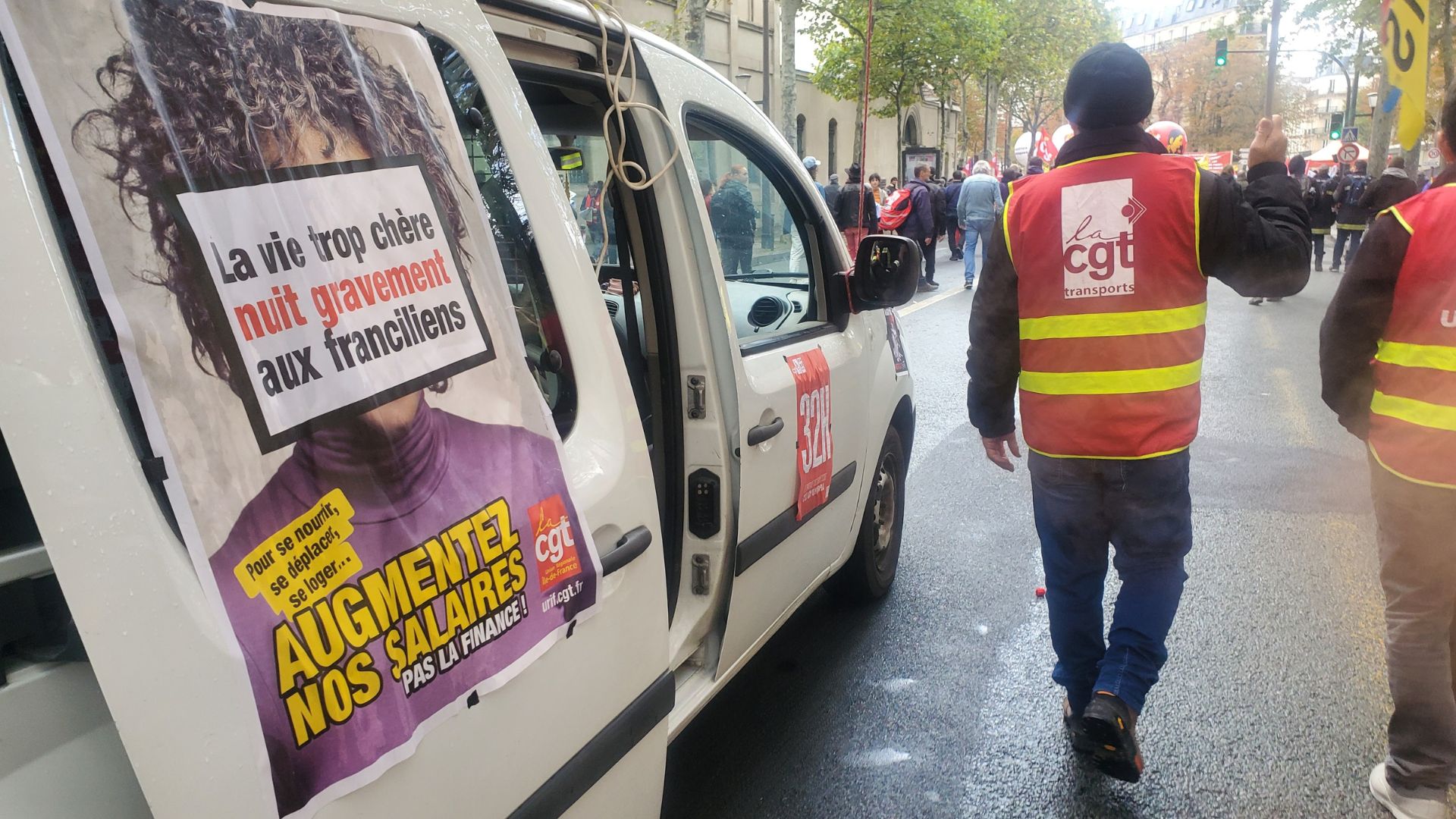 Parigi, proteste e manifestazioni per l'aumento degli stipendi