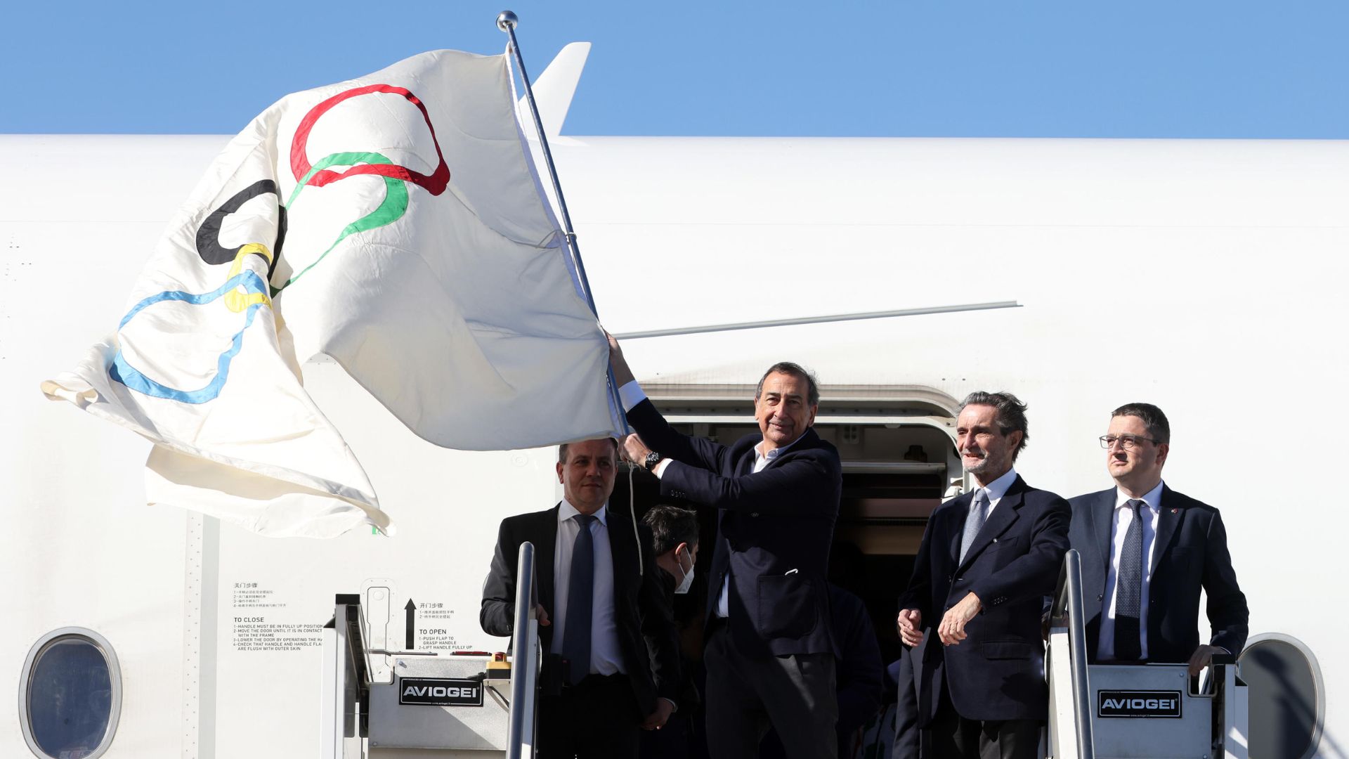 Olimpiadi: arrivo bandiera olimpica a Malpensa