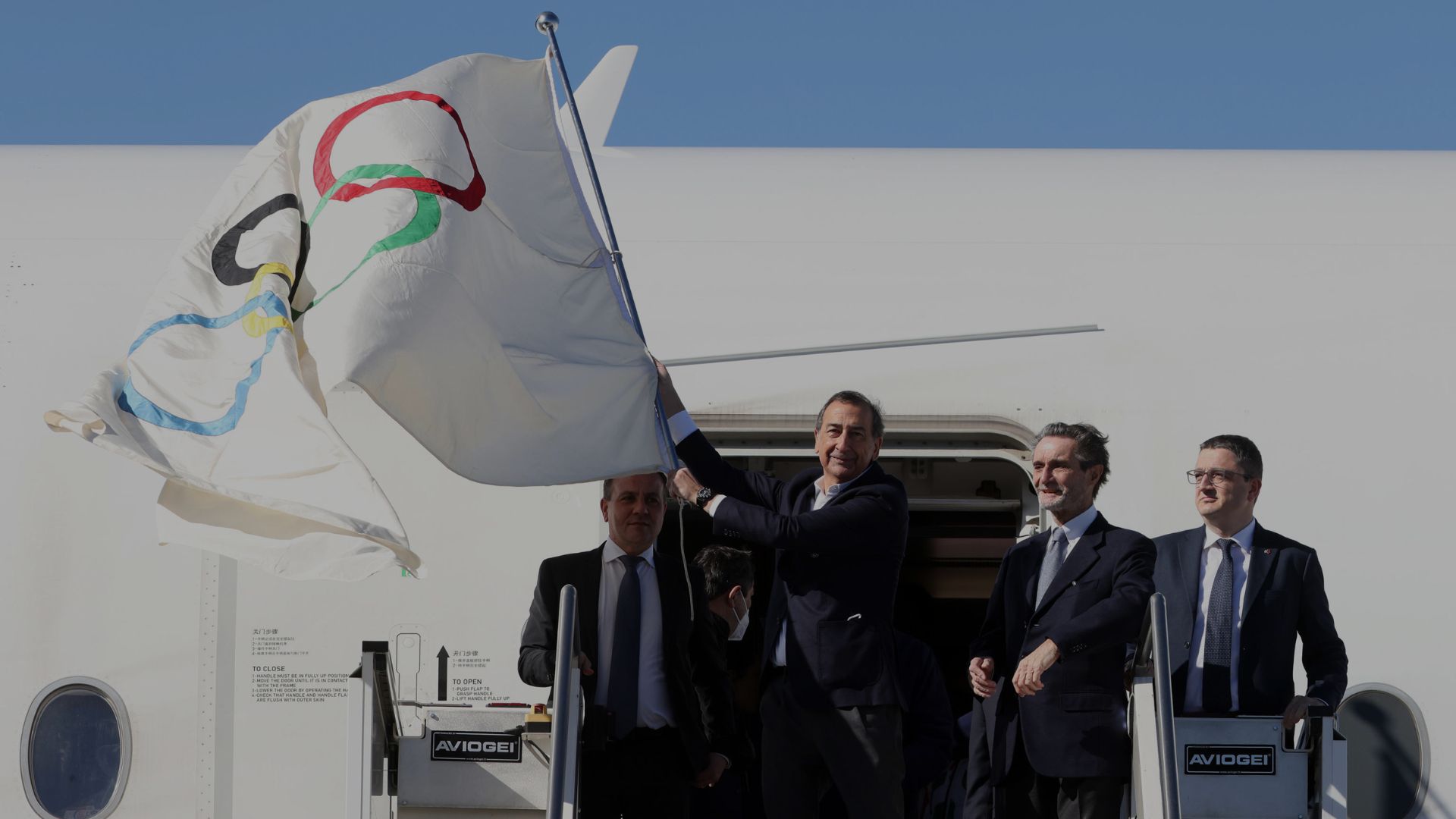 Olimpiadi: arrivo bandiera olimpica a Malpensa