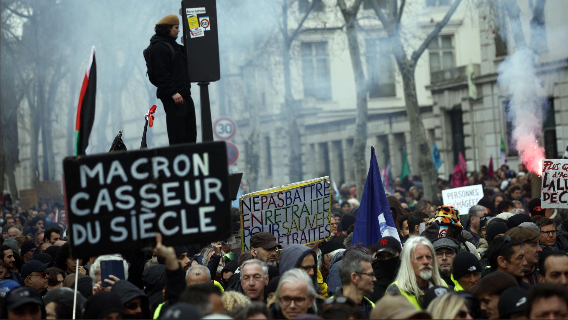 Proteste a Parigi - riforma pensioni