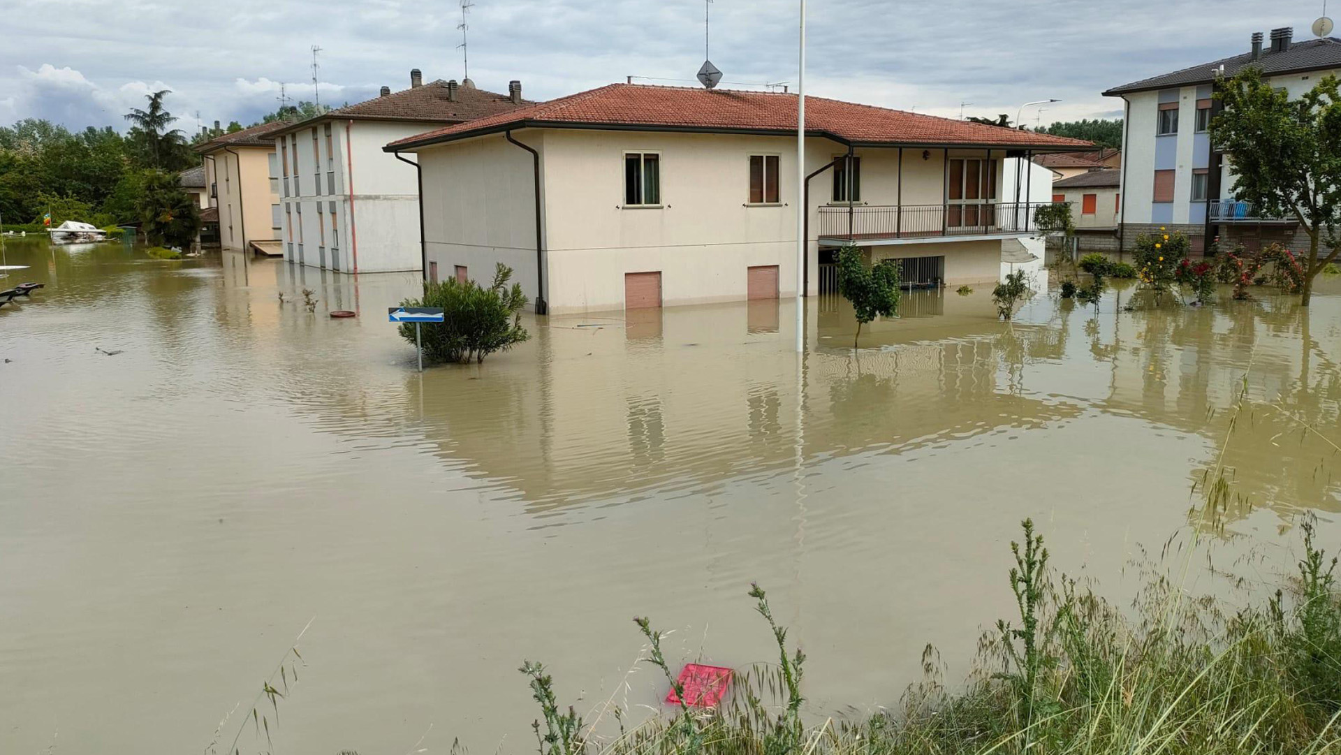 A violenta tempestade na Emilia-Romagna, hipóteses sobre o suposto ataque ao Kremlin e outras notícias do dia