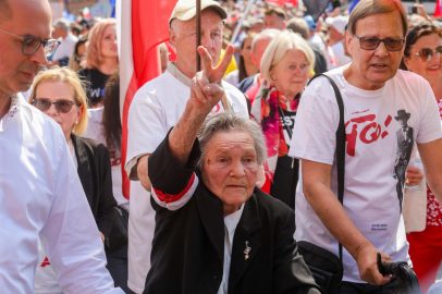 La manifestazione di Varsavia, l'anniversario di piazza Tienanmen, le novità per gli insegnanti e le altre notizie della giornata