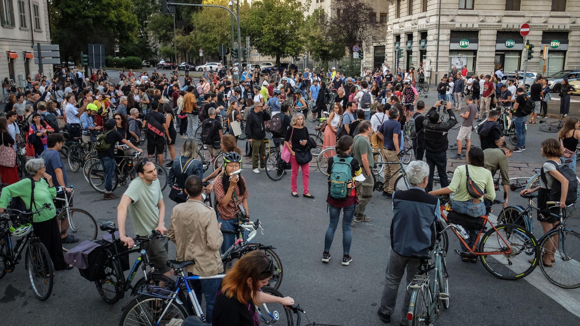 protesta dei ciclisti milanesi