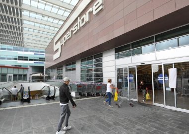 A destra lo spot di Esselunga è l’occasione per attaccare il divorzio