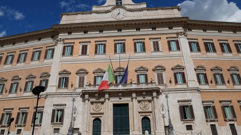 Il governo sceglie Pozzallo per il primo dei nuovi Cpr, l'eredità politica di Napolitano e le altre notizie della giornata