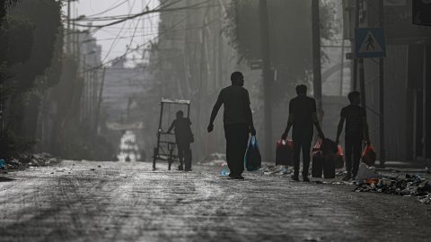 La fuga impossibile dei civili da Gaza, il ritorno al nucleare proposto a COP 28 e le altre notizie della giornata