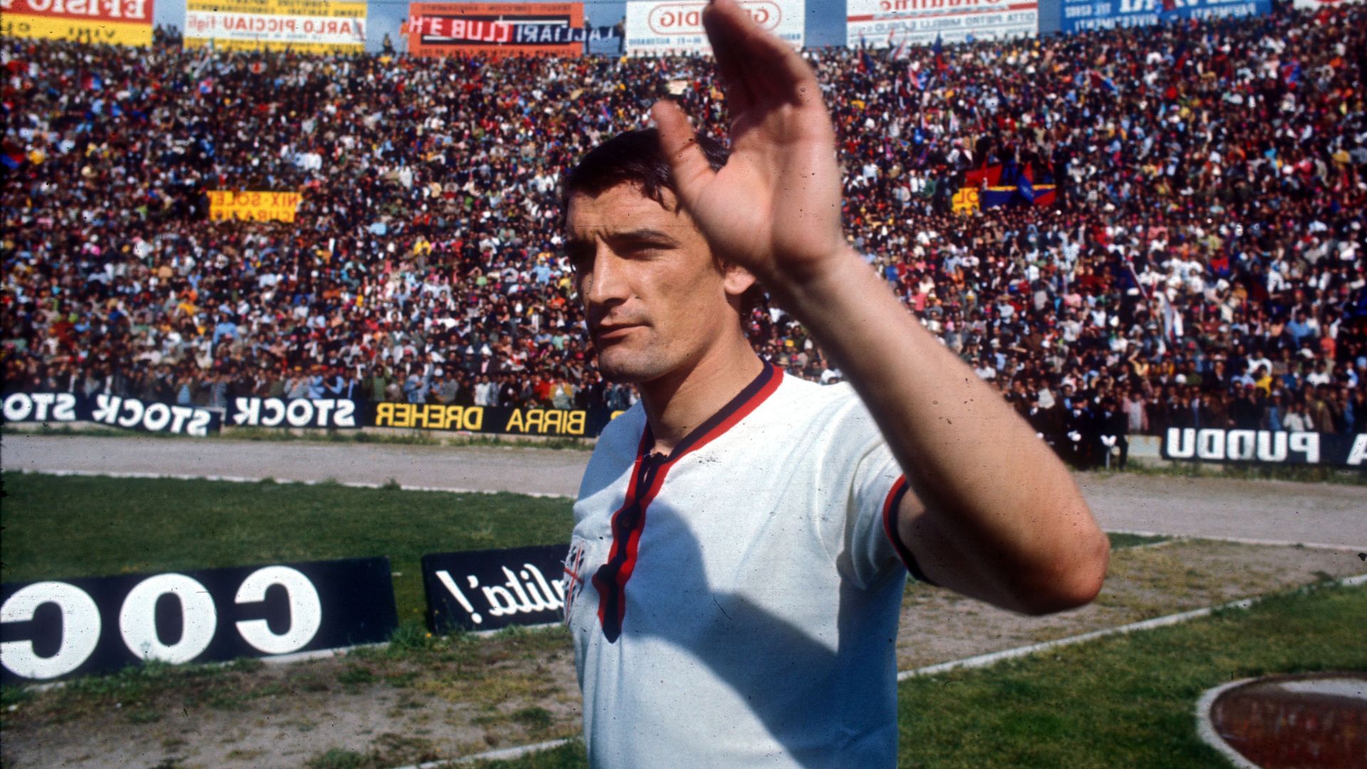 Gigi Riva con la maglia del Cagliari in una foto d'archivio