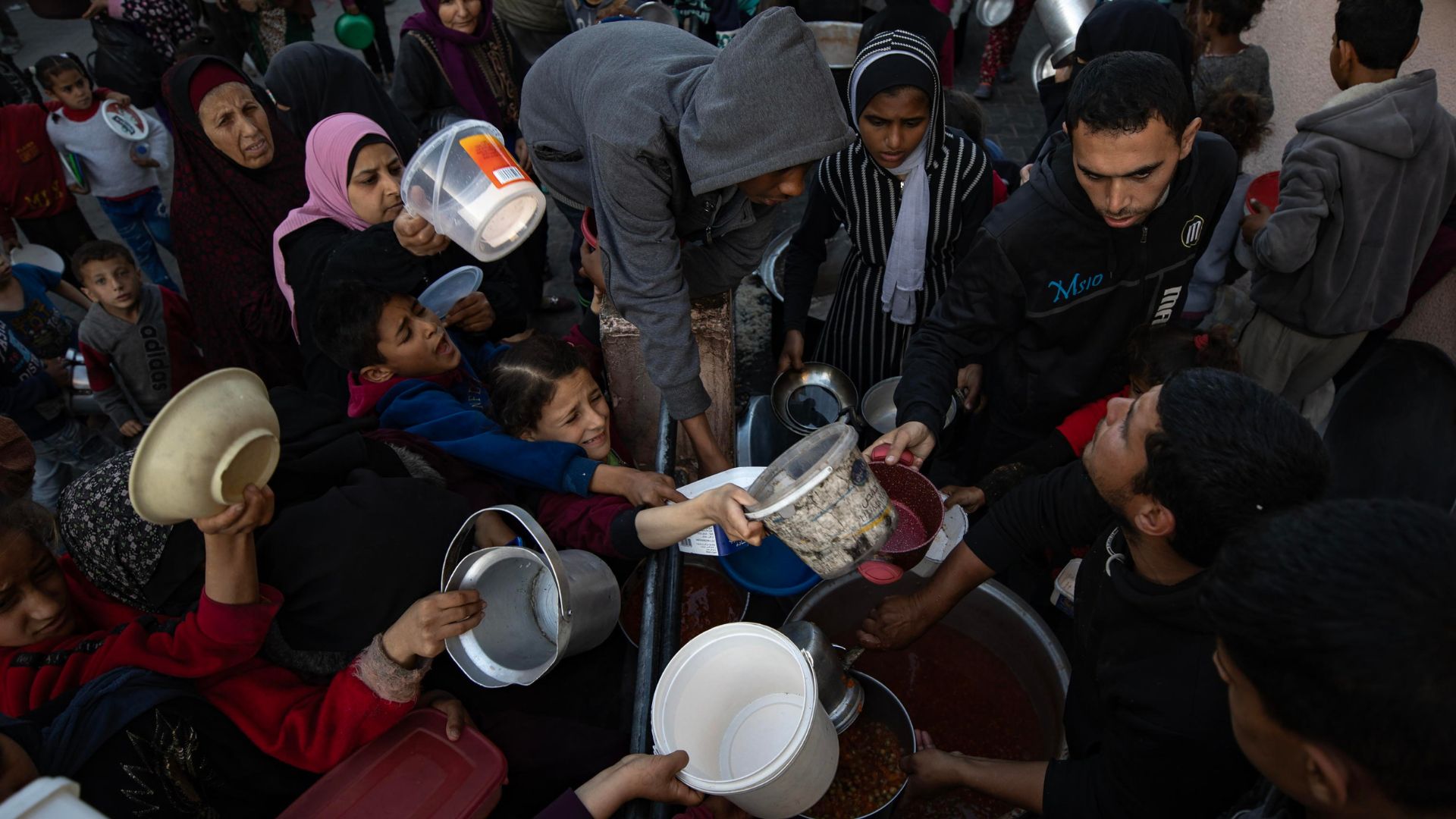 L'inferno umanitario a Gaza, la sanità pubblica al collasso e le altre notizie della giornata