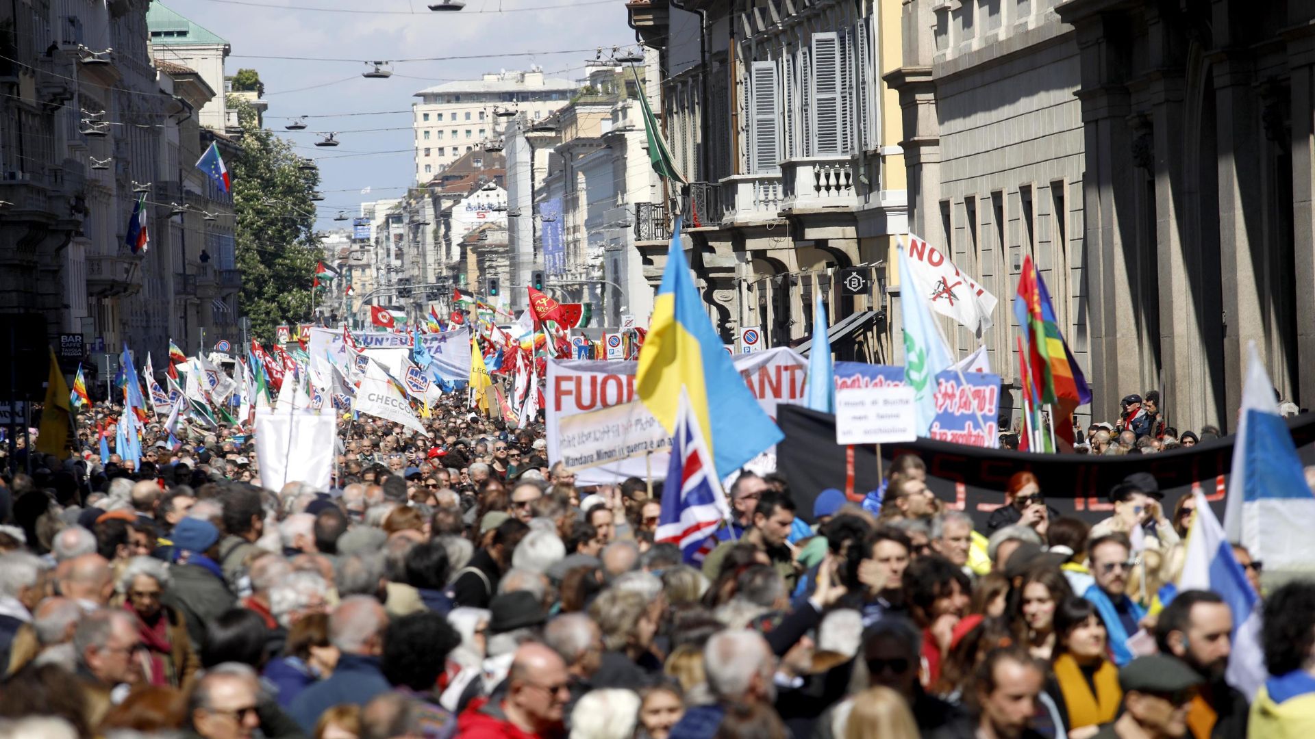 25 Aprile 2024, oltre centomila persone a Milano per dire al governo che vigileranno