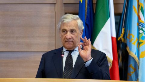 Il cerchiobottismo del governo su Gaza fa il gioco di Netanyahu