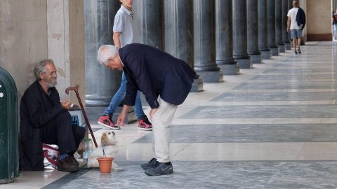 Rapporto Caritas: cresce la povertà. E il lavoro non basta per evitarla