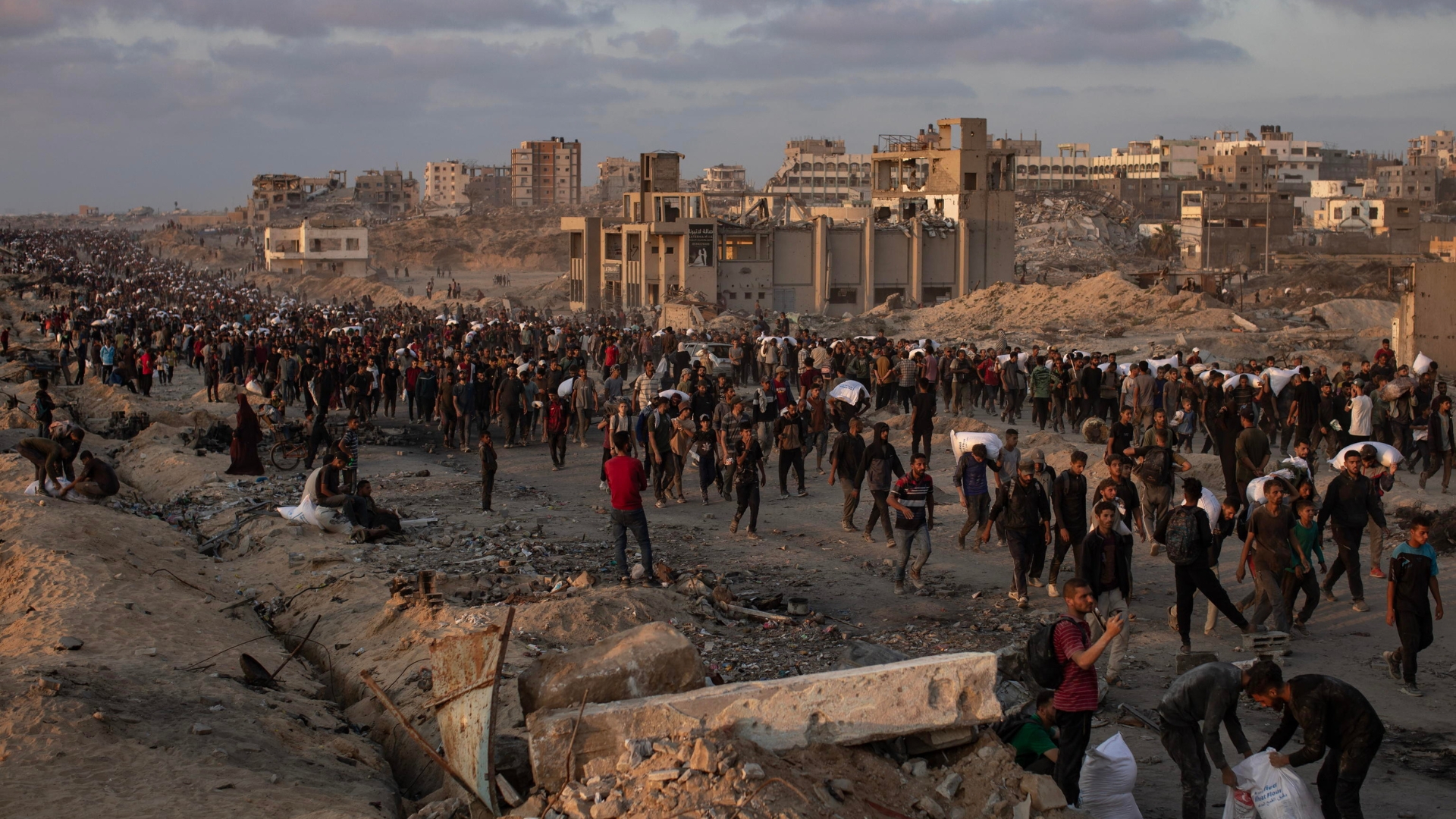 A Gaza nuova mattanza al centro di distribuzione degli aiuti