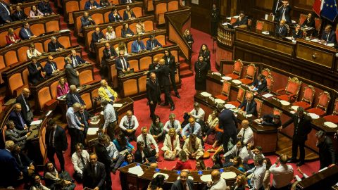 Una legge autoritaria che colpisce il dissenso e si accanisce contro categorie deboli. Approvato il decreto sicurezza