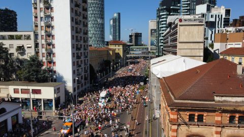 A Milano trecentomila in corteo per il Pride