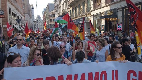 Sindacati di base in piazza a Milano per dire 