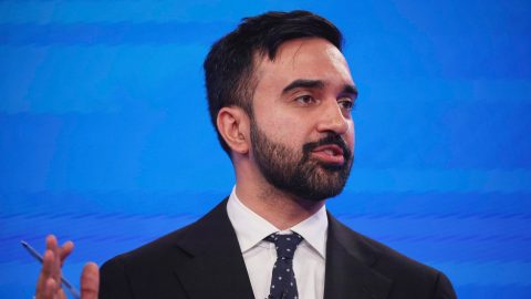 New York, alle primarie per la carica di sindaco ha vinto il socialista e ProPal Zohran Mamdani