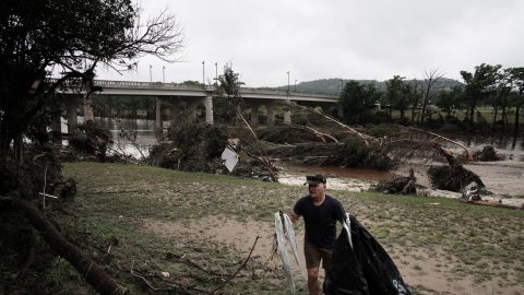 Texas, bilancio pesantissimo e ancora provvisorio dell'alluvione: 27 morti e 25 dispersi