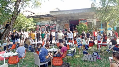 Leoncavallo, sfratto rinviato al 9 settembre. Il centro sociale lancerà una raccolta fondi