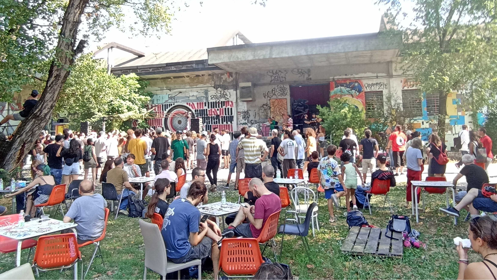 Leoncavallo, sfratto rinviato al 9 settembre. Il centro sociale lancerà una raccolta fondi
