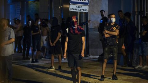 Raid contro i migranti in Spagna: 13 arresti tra gli estremisti di estrema destra