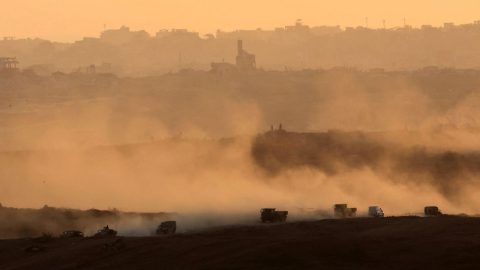 Israele entra con i blindati a Deir Al Balah, dove forse sono nascosti gli ostaggi di Hamas