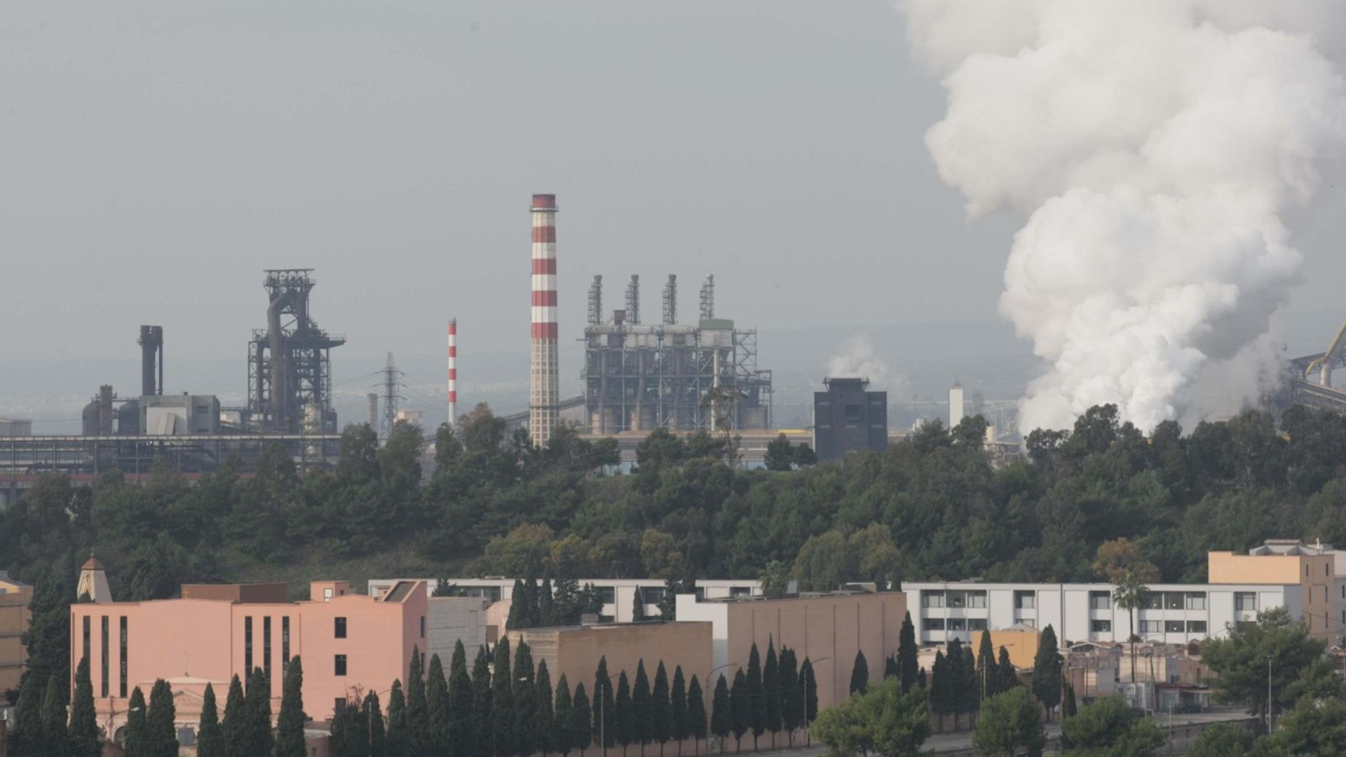 Il trauma di Taranto tra salute e lavoro: una città con il fiato sospeso