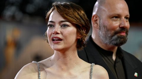 Venezia 82: lo sguardo sul presente con Bugonia di Yorgos Lanthimos e Otec-Padre di Tereza Nvotovà