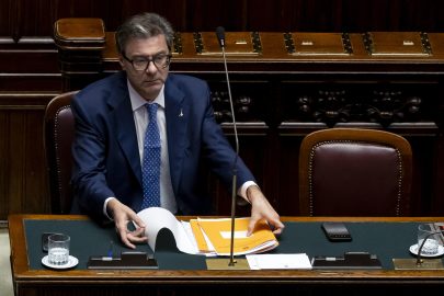 Il governo vuole farci lavorare di più per pochi euro in più in busta paga