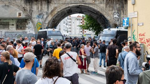 Lo sgombero del Leoncavallo è una faccenda romana, contro il centro sociale e il Comune