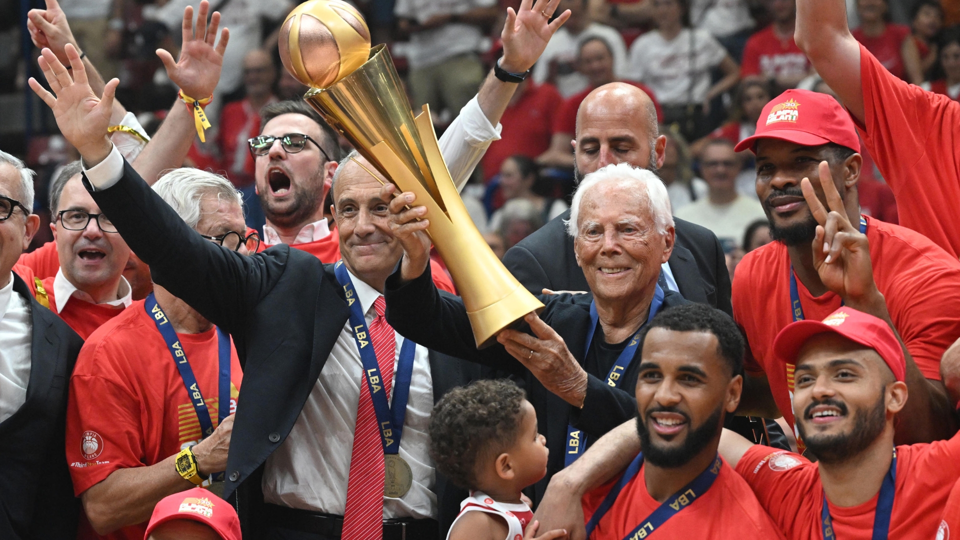 Armani, con l’Olimpia passione e successi nel basket italiano