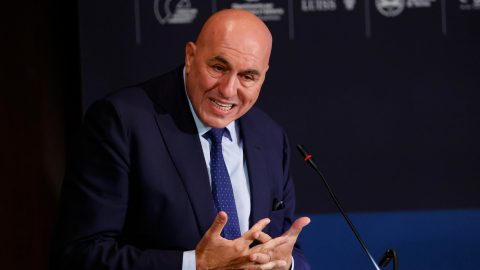 Il ministro della Difesa vuole usare le tasse dei lavoratori per comprare più armi