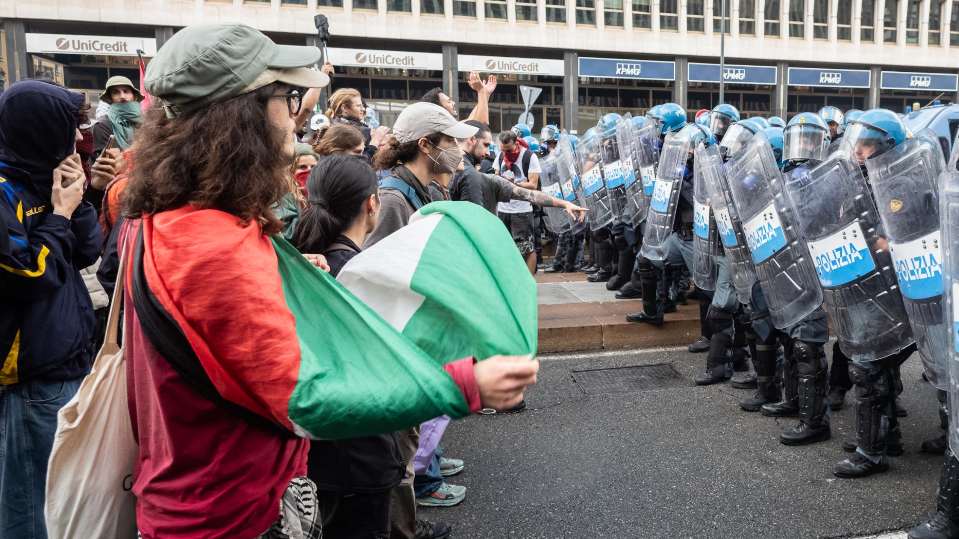 Milano, corteo Gaza. I minori ai domiciliari e senza scuola. Il legale: “Accanimento diseducativo”