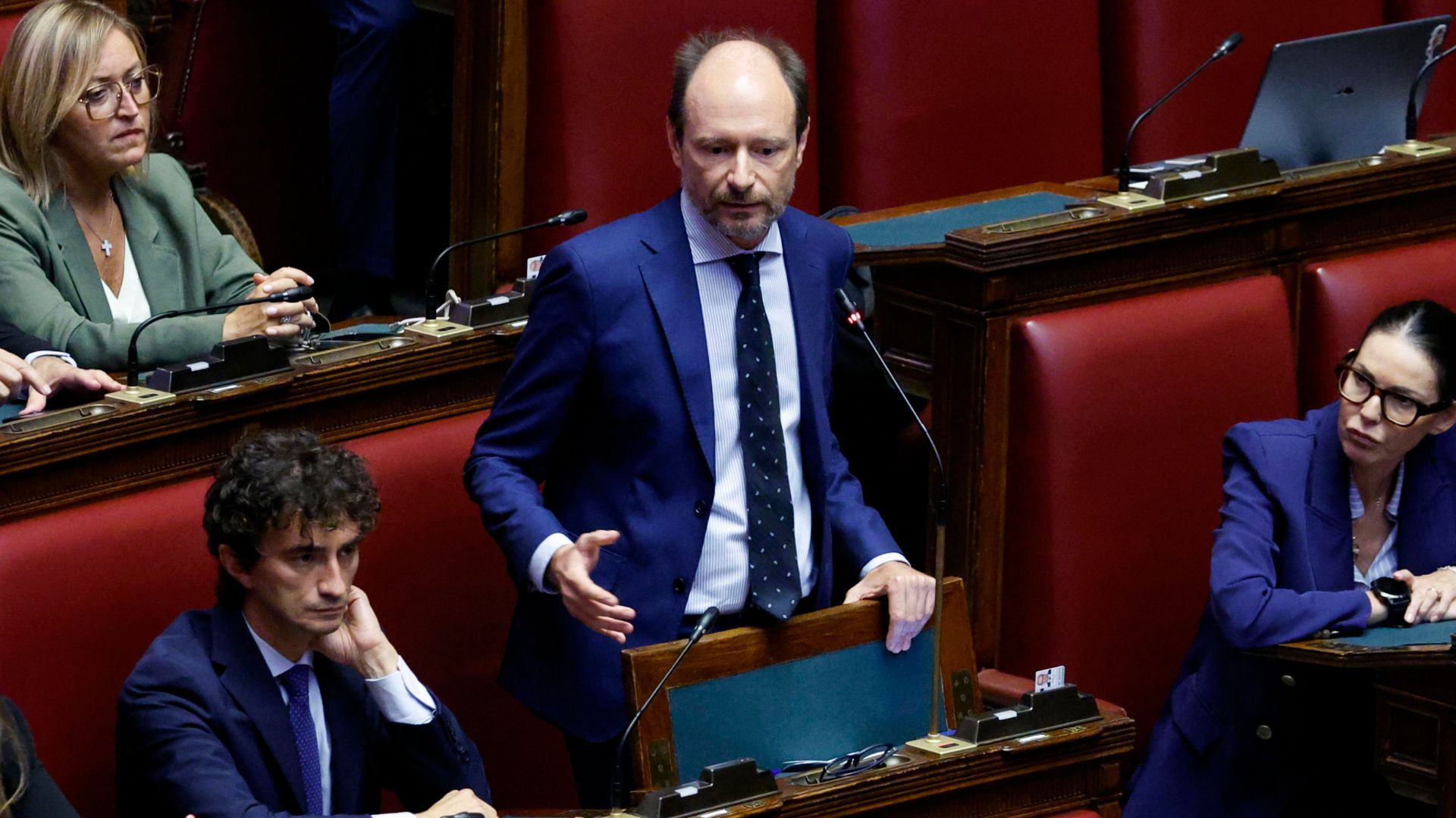 La Camera commemora Kirk e la Destra ne approfitta per attaccare