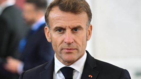 Caos Francia. Lecornu si dimette, ma Macron gli chiede un ultimo tentativo