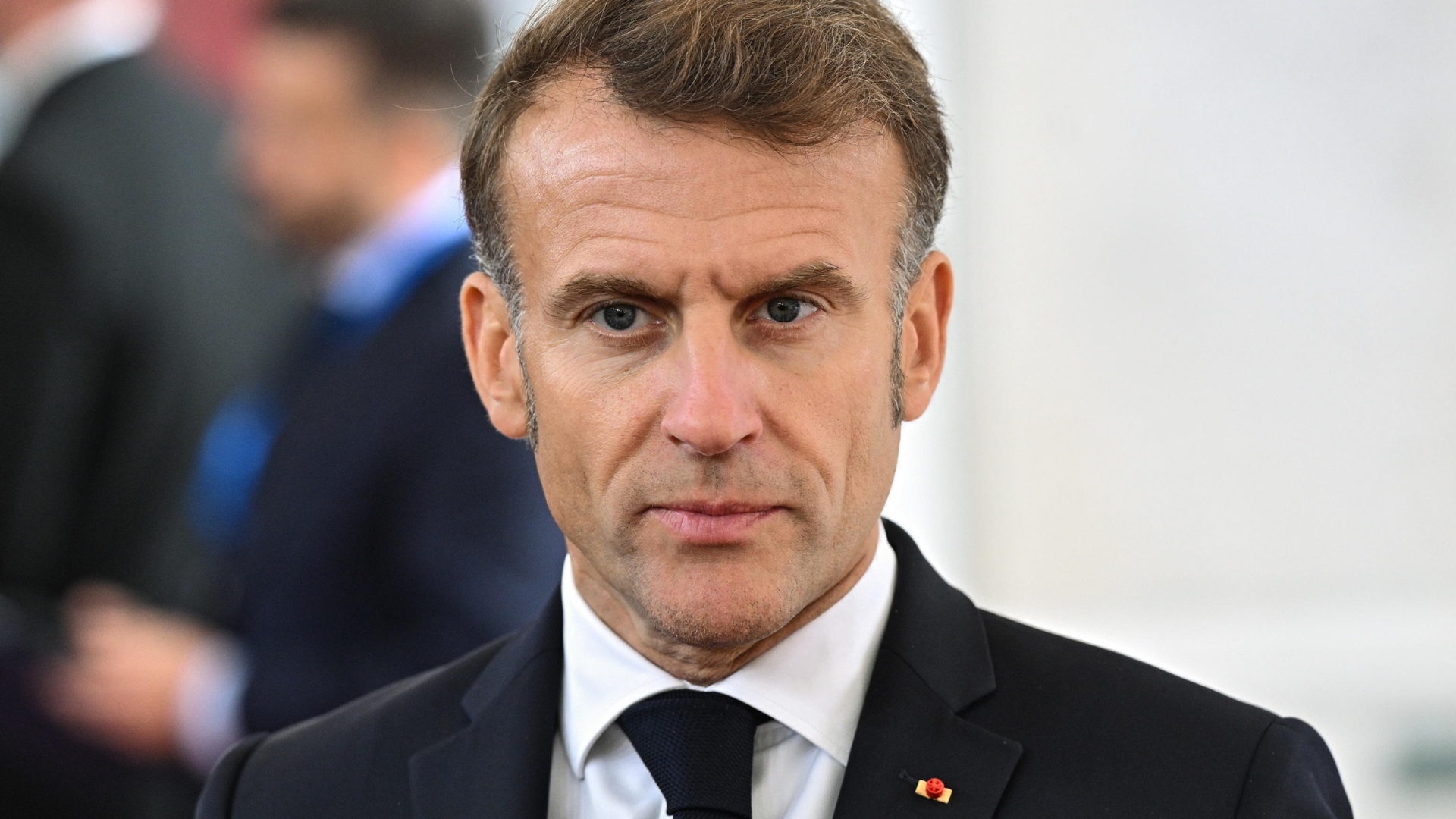 Caos Francia. Lecornu si dimette, ma Macron gli chiede un ultimo tentativo