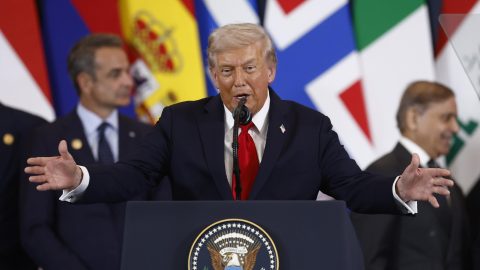 Trump show, ossequio dei leader. Ma il piano per Gaza non è la pace. E le incognite restano molte