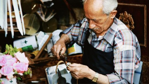 Meno nascite, meno giovani, più lavoratori “anziani”. E il governo allunga la vita lavorativa