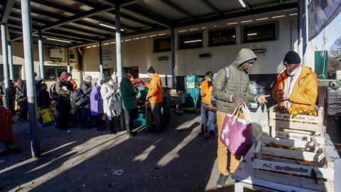 In Italia sempre più poveri. Il governo non fa nulla, anzi: continua a tagliare