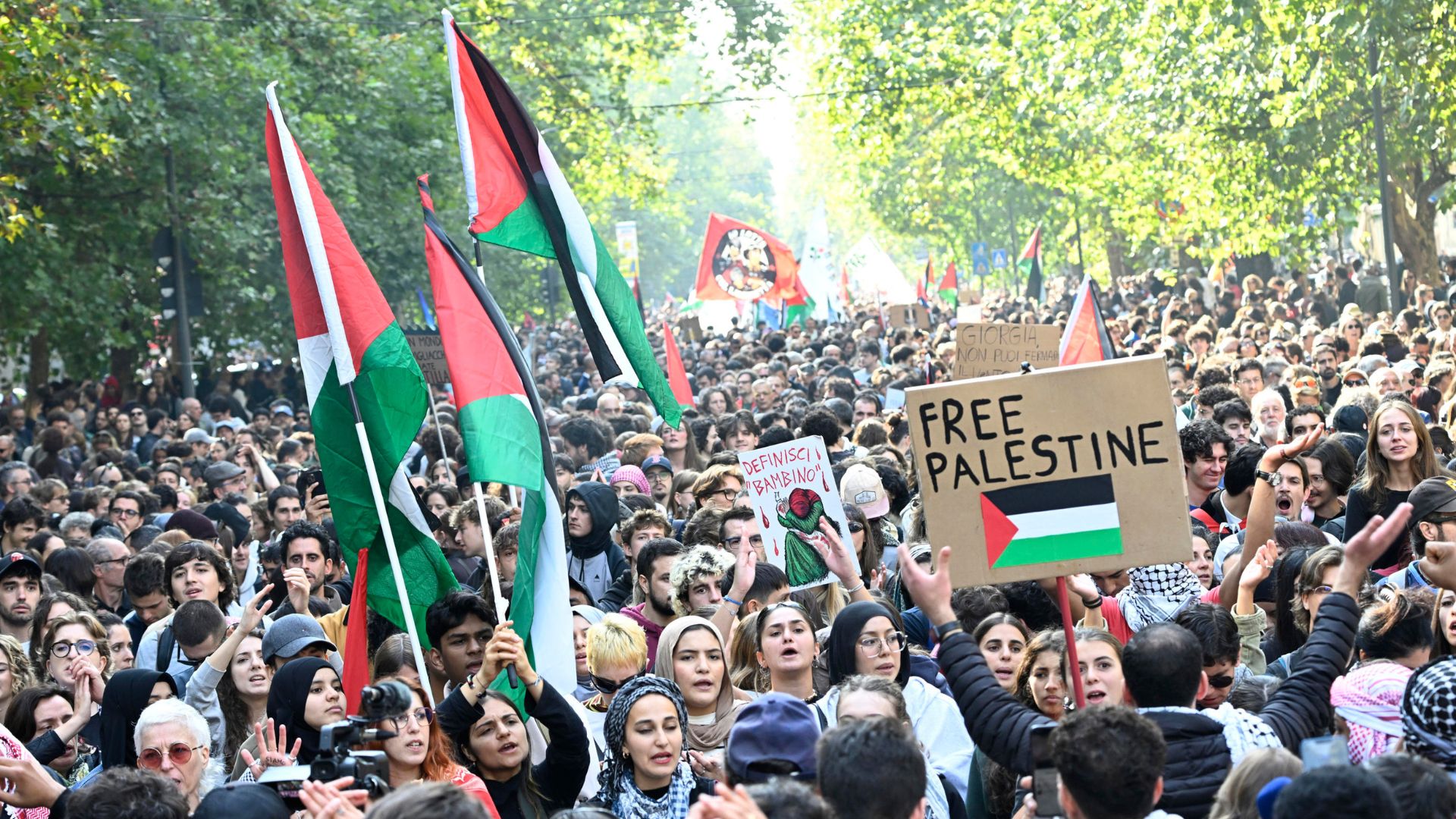 Mille piazze per Gaza al grido di “Blocchiamo tutto!” nel giorno dello sciopero generale
