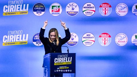 Regionali, destra avanti a colpi di propaganda