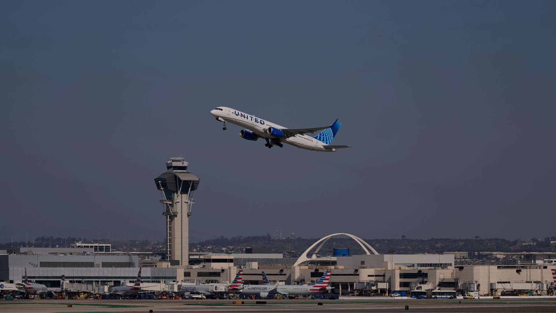 Usa, lo shutdown ferma il traffico aereo slider