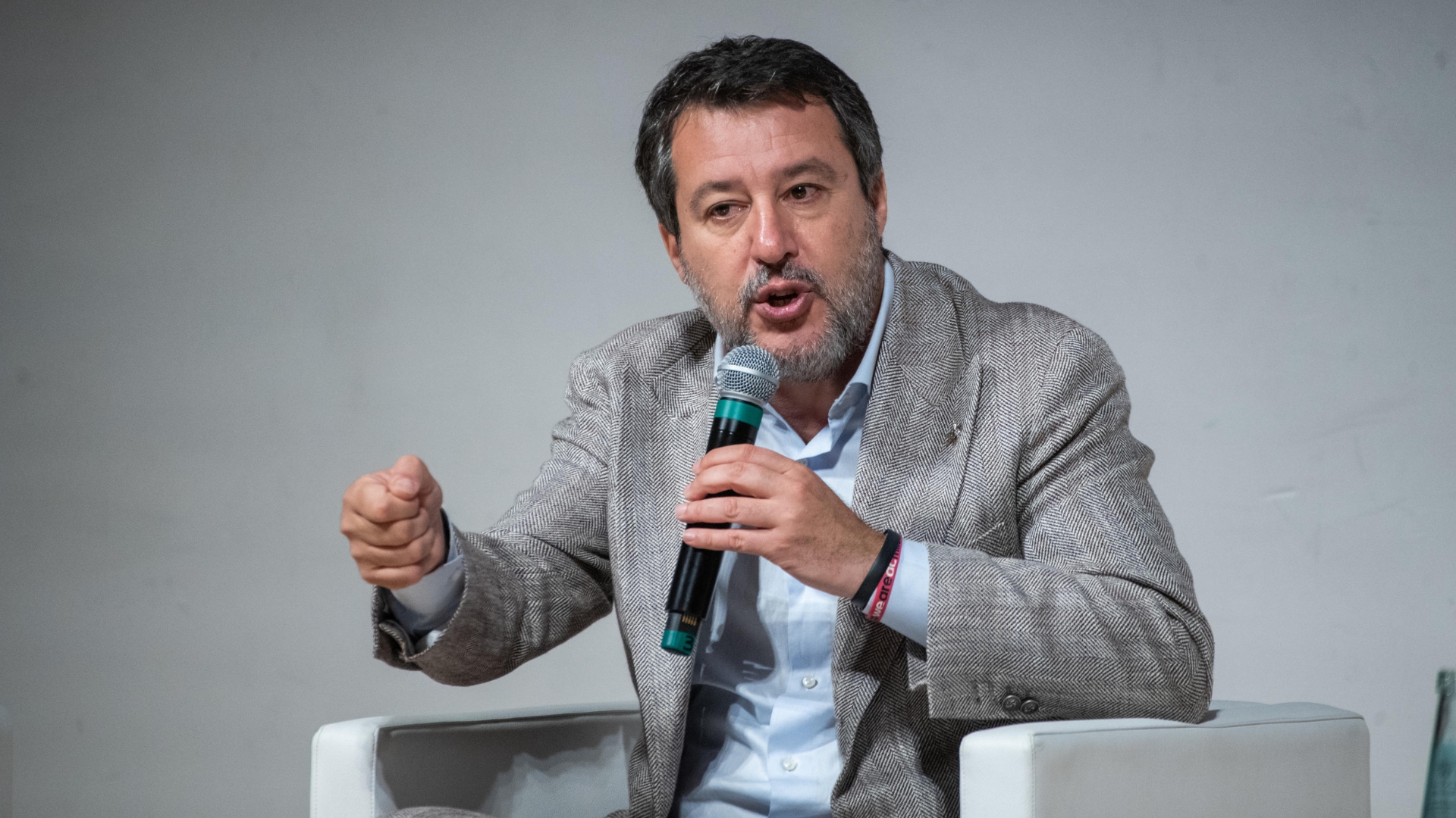 Salvini sforna un altro decreto sicurezza, pensando come sempre al pubblico dei social
