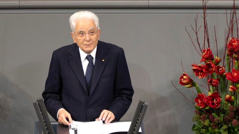 Mattarella condanna ancora Mosca e mette all’ordine del giorno la guerra ibrida