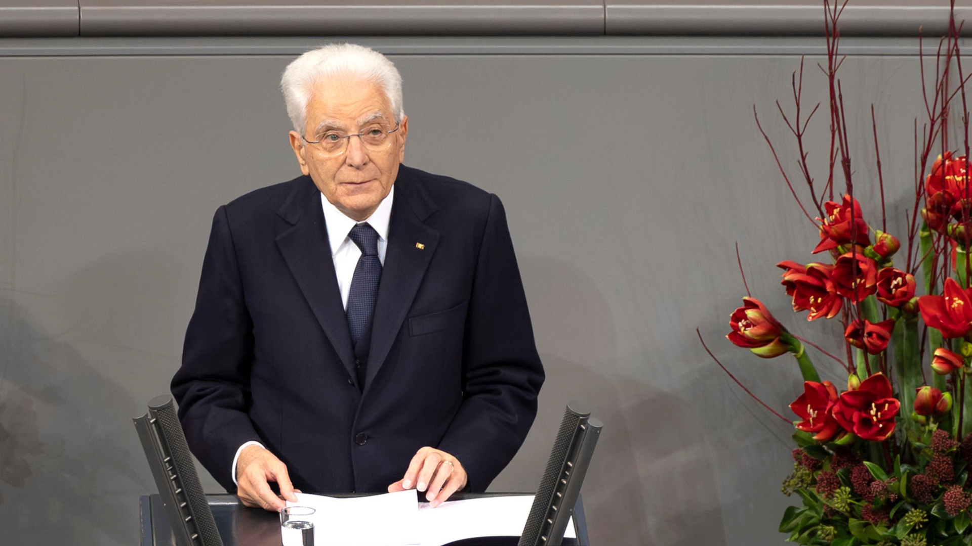 Mattarella condanna ancora Mosca e mette all’ordine del giorno la guerra ibrida