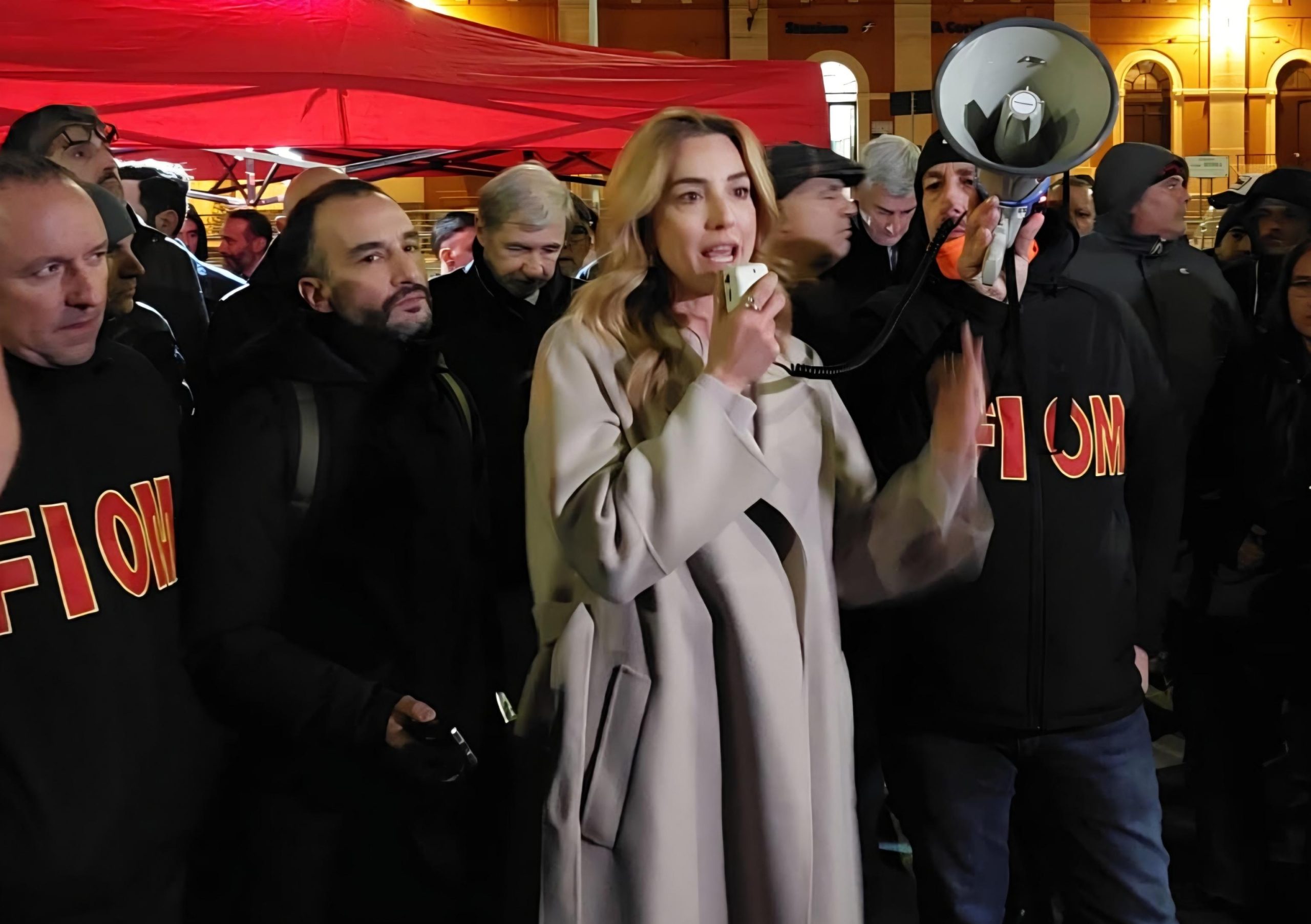 Ex Ilva. La protesta dei lavoratori di Genova e Taranto contro il piano del Governo