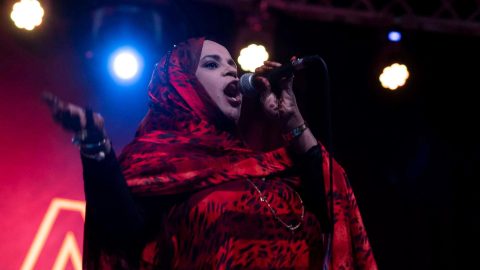 “Yenbett”, l’album femminista di Noura Mint Seymali, musica tuareg e sonorità moderne