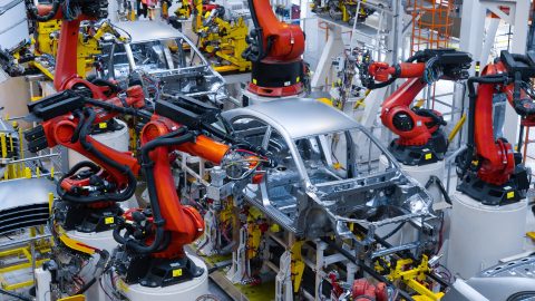 Green Deal, i produttori di auto aumentano il pressing. Spalleggiati dal cancelliere Merz